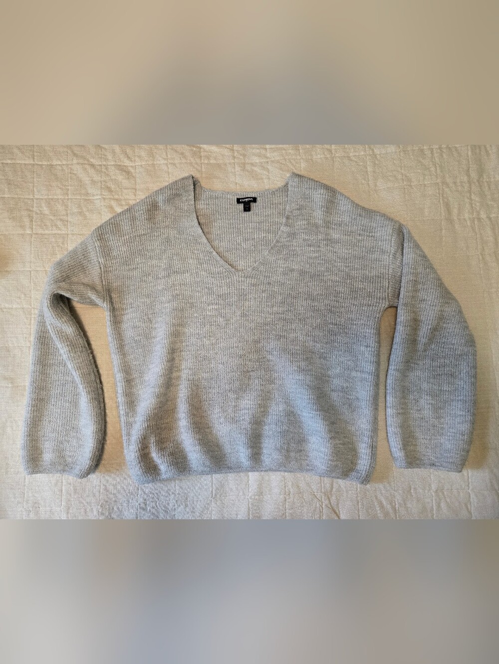 Express Light Gray V-Neck Women’s Sweater Small